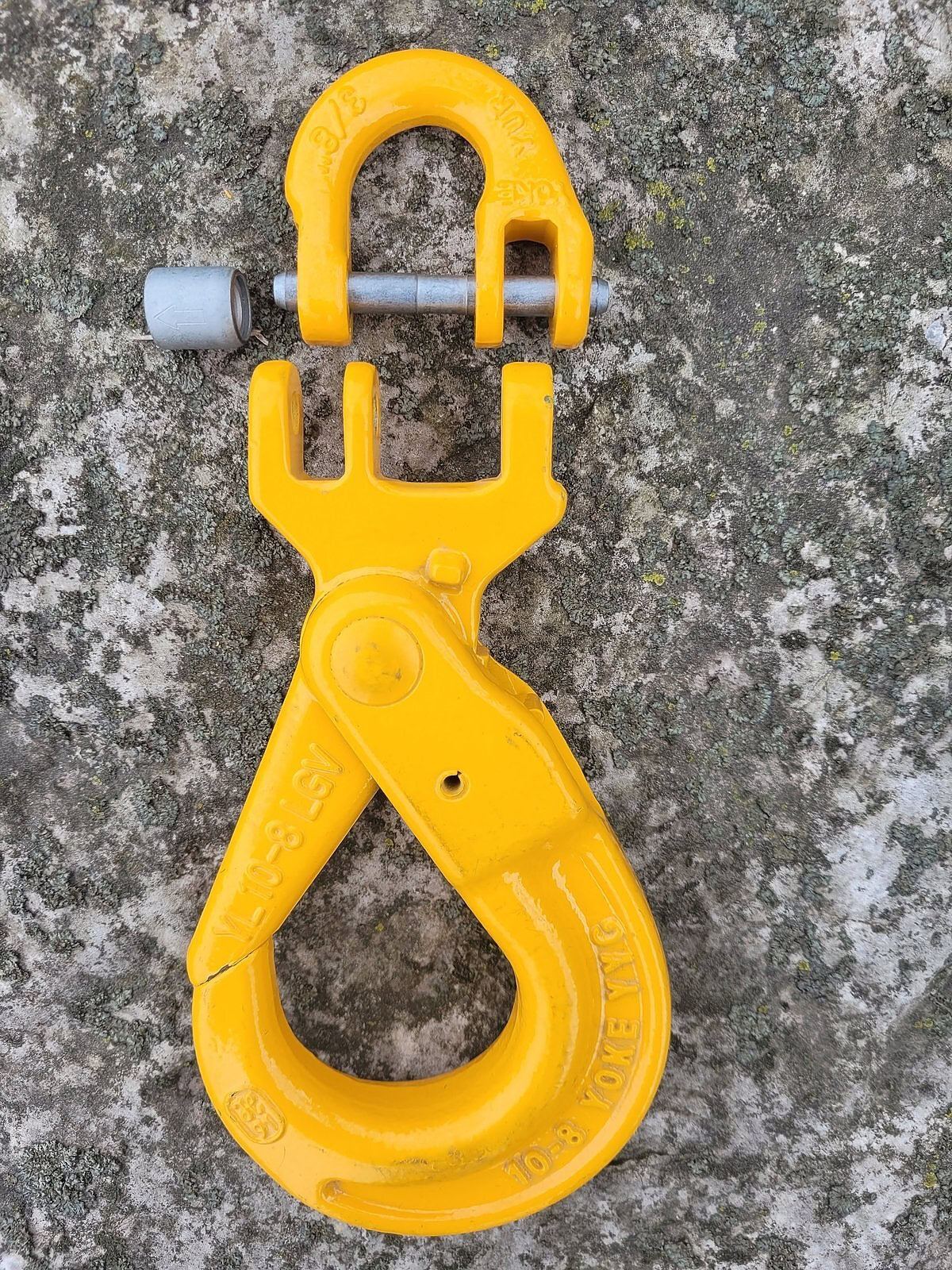 Self Locking Coupling Hook w/ Half Link & Pin/Sleeve