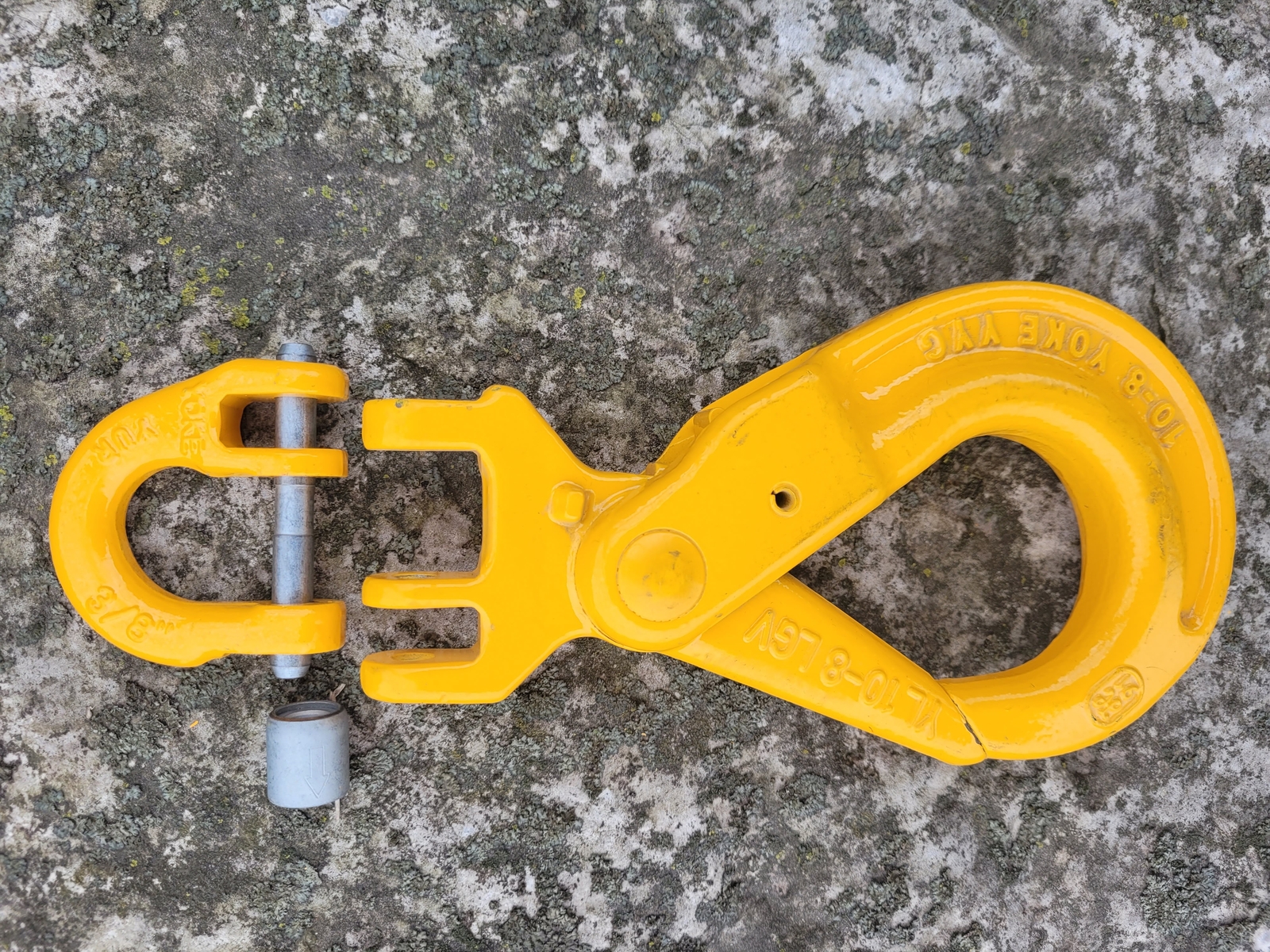 Self Locking Coupling Hook w/ Half Link & Pin/Sleeve