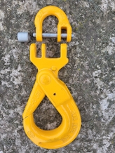 Self-Locking Coupling Hooks