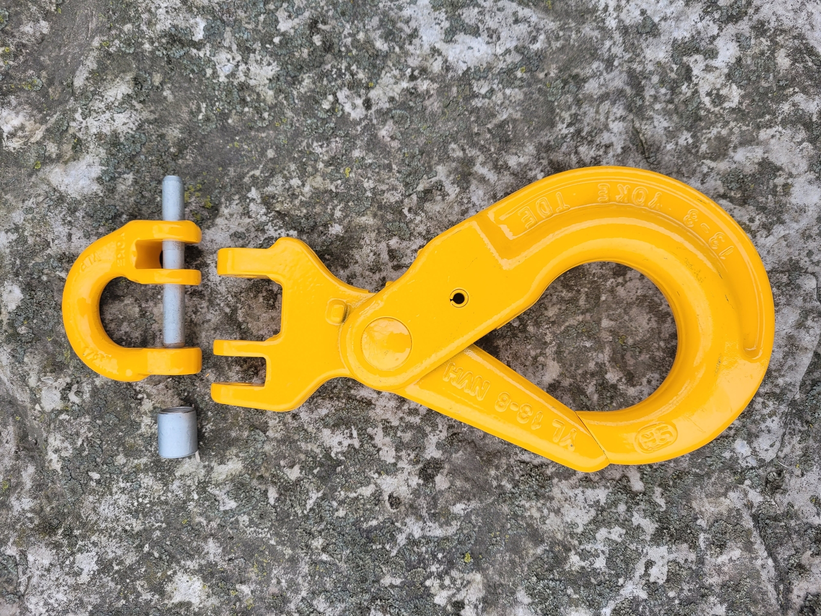 Self Locking Coupling Hook w/ Half Link & Pin/Sleeve