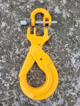 Self-Locking Coupling Hooks